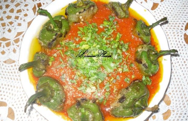 Класически чушки с доматен сос