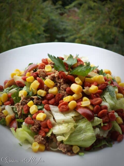 Пъстра салата с годжи бери и хинап