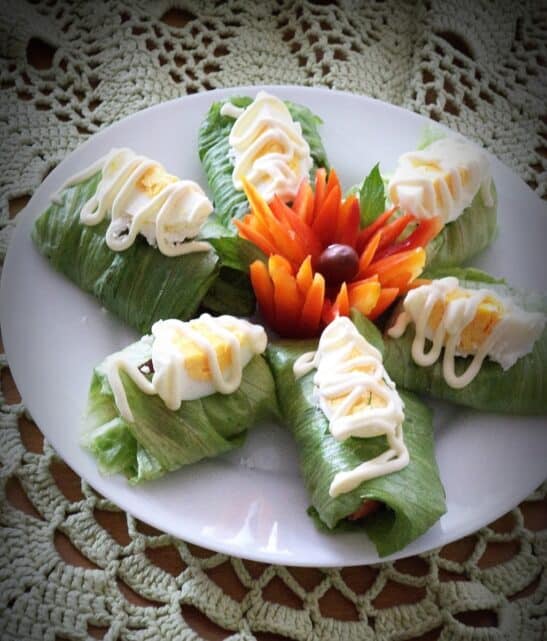 Пролетни рулца от салата айсберг