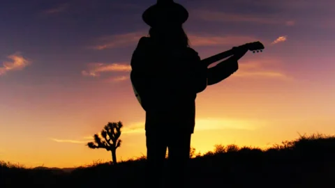 KALEO озвучават Колизеума с "Lonely Cowboy"