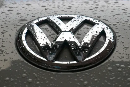 VW Golf R прототип с нерви от стомана на Нюрбургринг