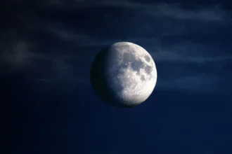 Защо Луната удължава дните ни?