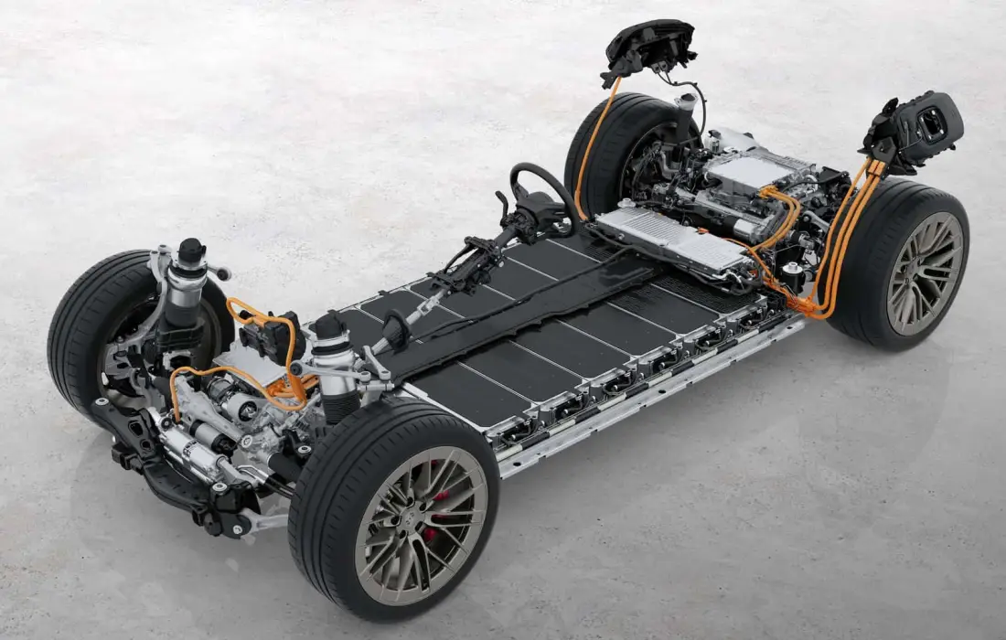 Новият електрически Porsche Cayenne е истинска дигитална вакханалия