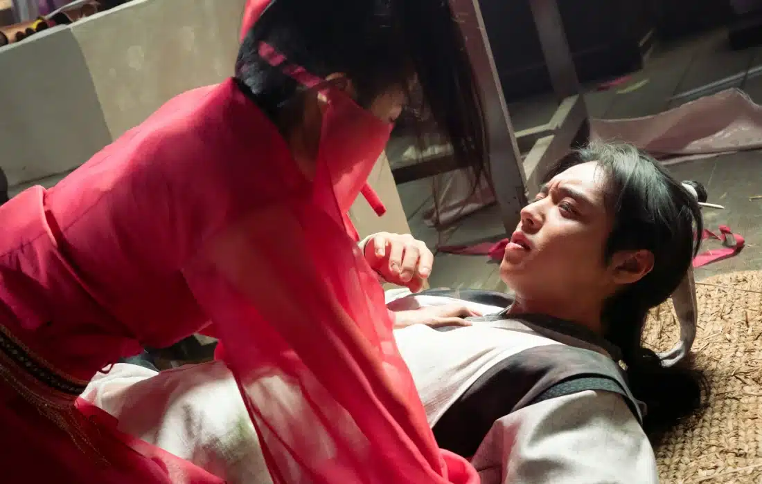 Дворцови интриги и скрити самоличности в "Любов сред илюзии"