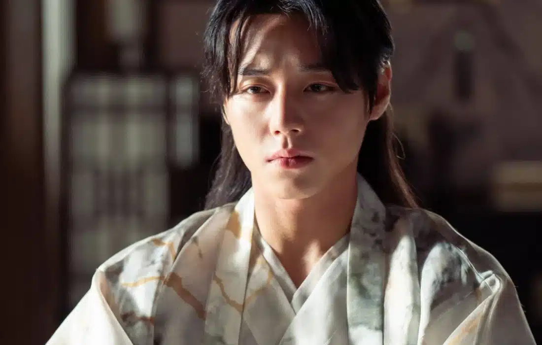 Дворцови интриги и скрити самоличности в "Любов сред илюзии"