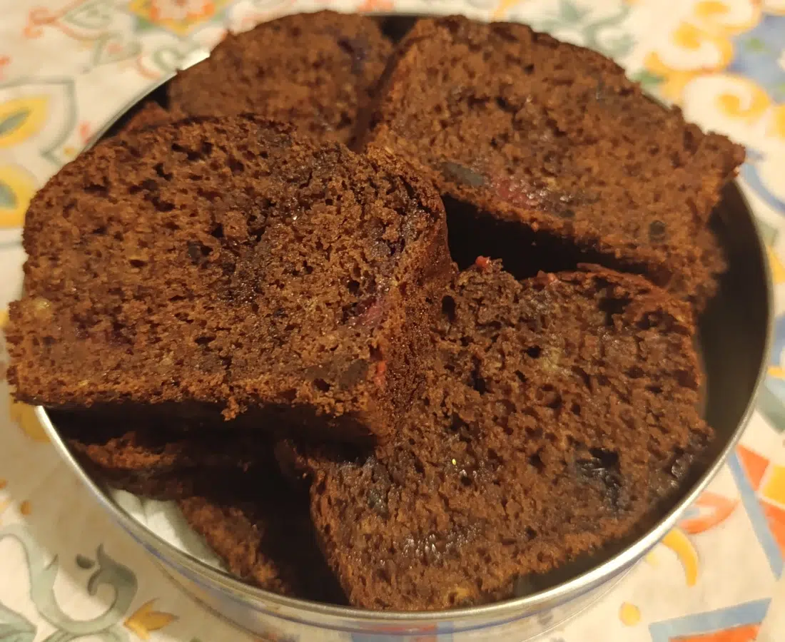 Бананов кекс с какао и боровинки