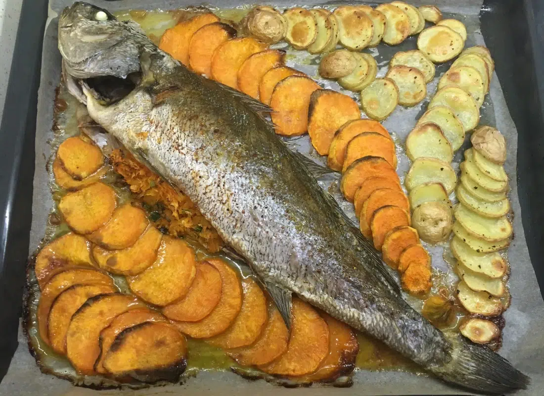 Минокоп с моркови и пресен лук на фурна