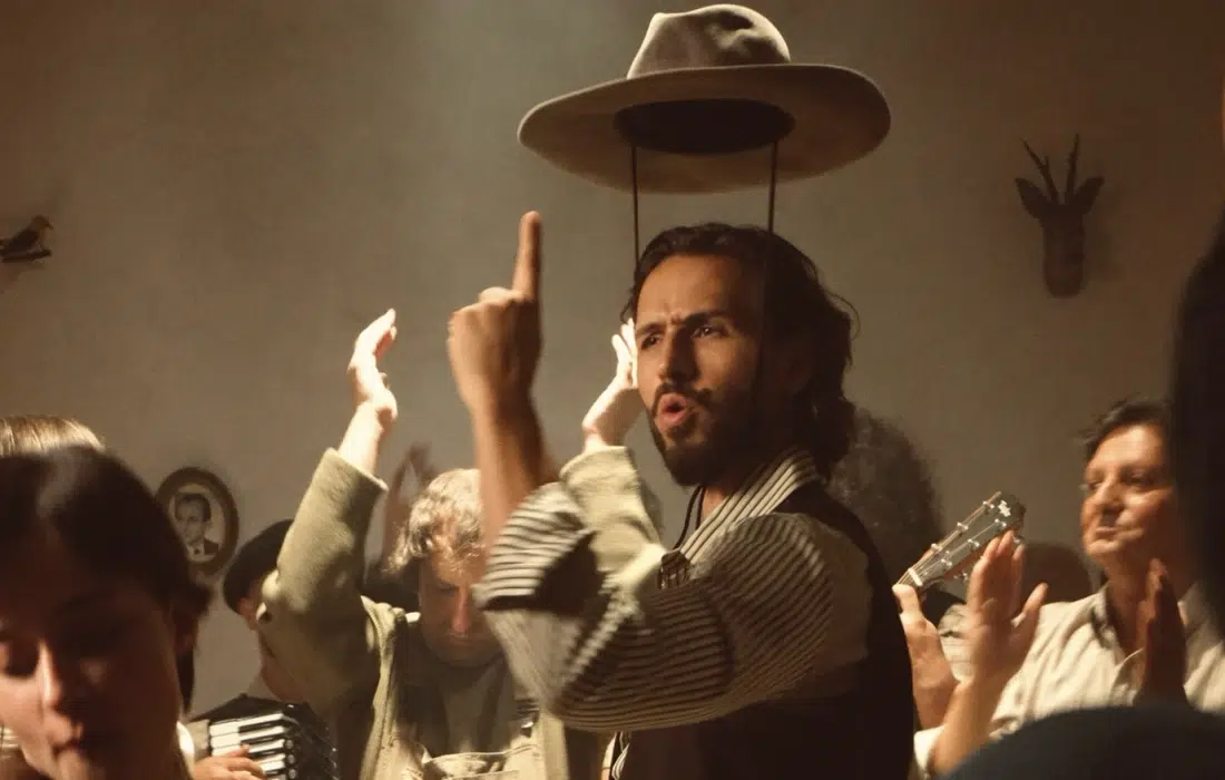 Папи Ханс представи "Умирам да живея" със съветски привкус