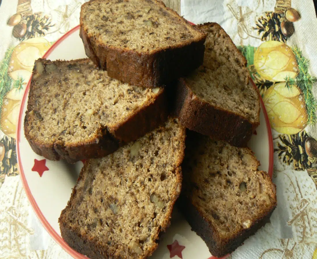 Бананов кекс с нарязани ядки