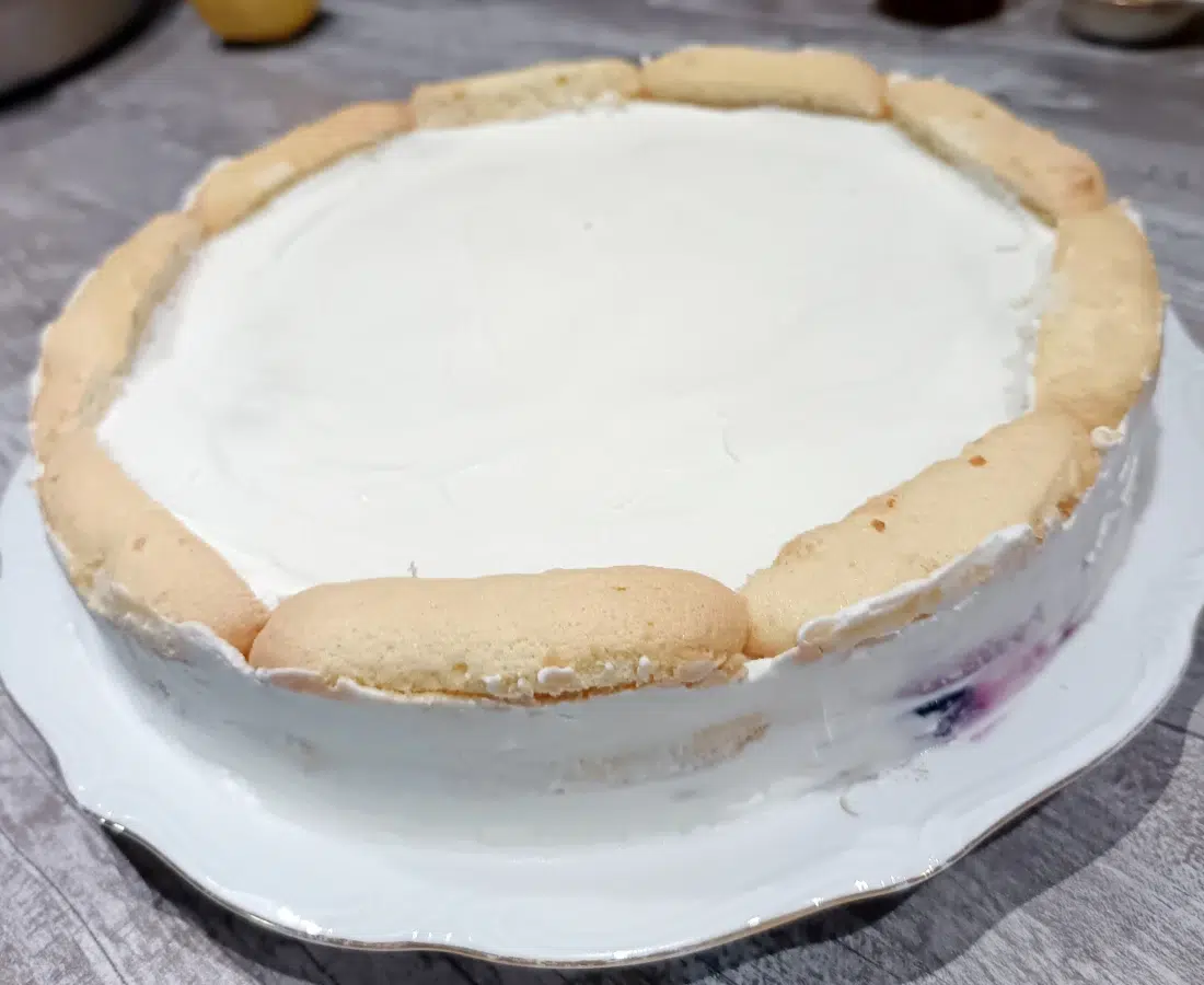 Бишкотена торта с боровинки