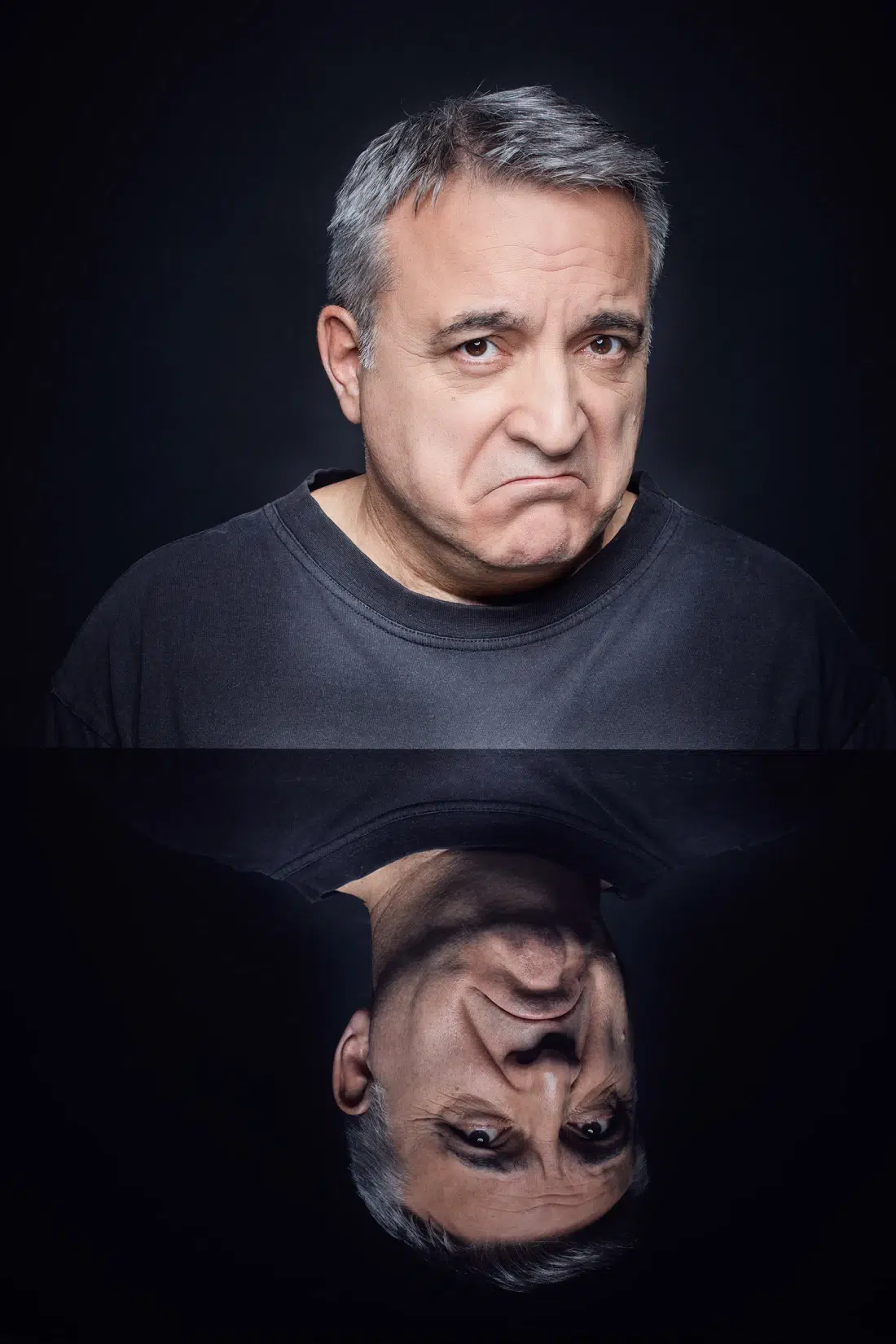 "Огледалце, огледалце" излиза на българската театрална сцена