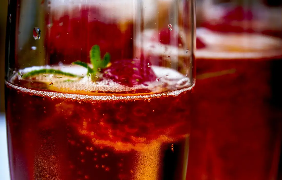 Коктейл с шампанско и малини