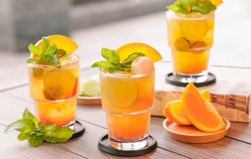 Студен чай, фрапе и черен шоколад срещу подут стомах