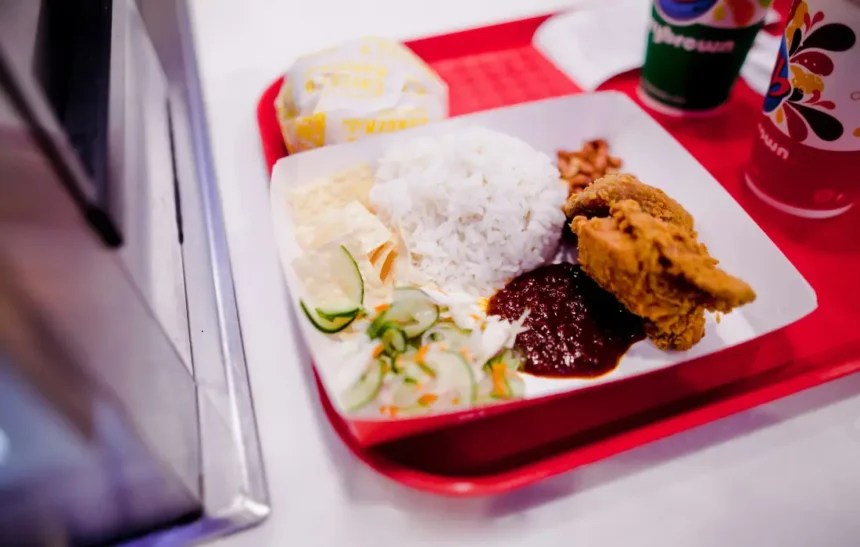 Защо храната в самолета има различен вкус?