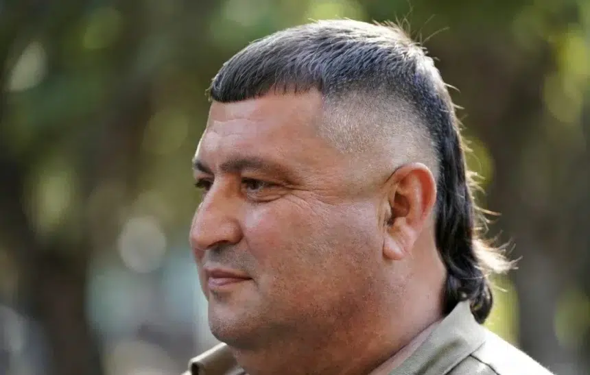 Отпред късо, отзад модерно...