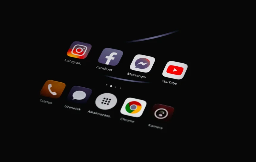 Как да активирате "тъмен режим" във Facebook Messenger?