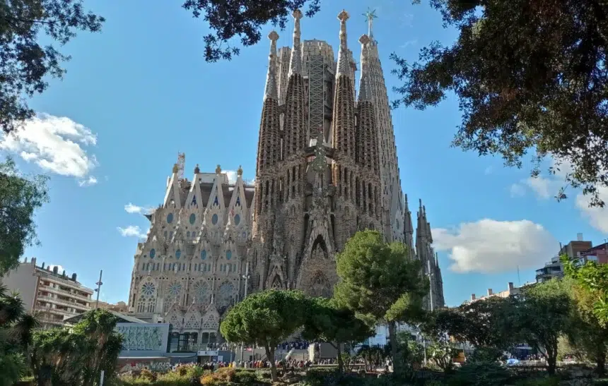 След 137 години: Саграда Фамилия вече е законна