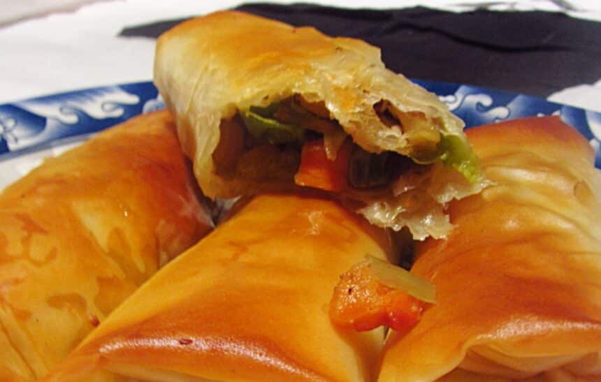 Постни банички със зеленчуци и орехи