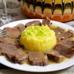 Телешко в гювеч с горчица, мащерка и картофено пюре
