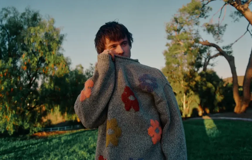 Алек Бенджамин представи "Pick Me"