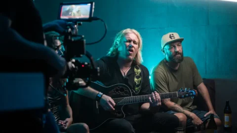 Der Hunds представиха "Hurricane"