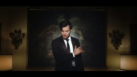 Ивайло Колев се завръща с "Не като мен"