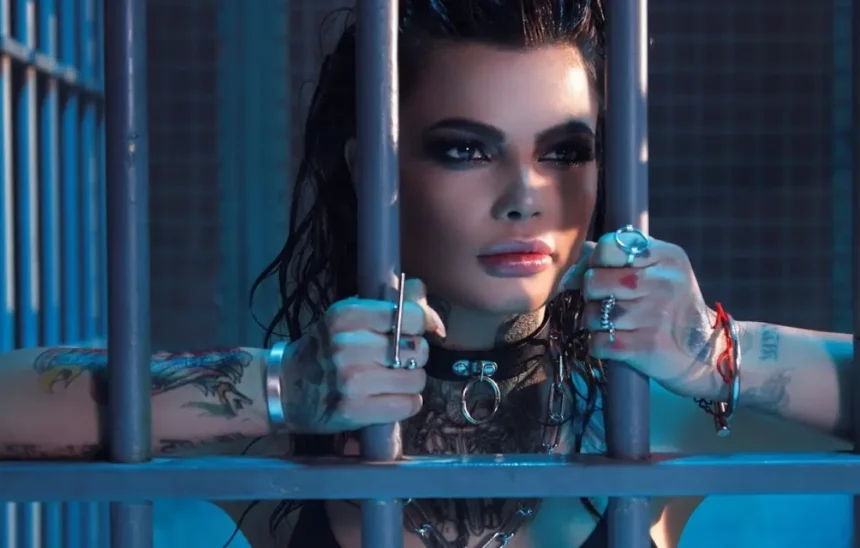 Неделяна! Чу ли песента ѝ?!