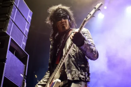 Ники Сикс (Mötley Crüe)