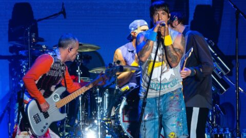 Red Hot Chili Peppers продават правата върху каталога си