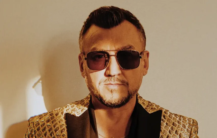 45 хита, едно име: Любо Киров празнува 25 години на сцената