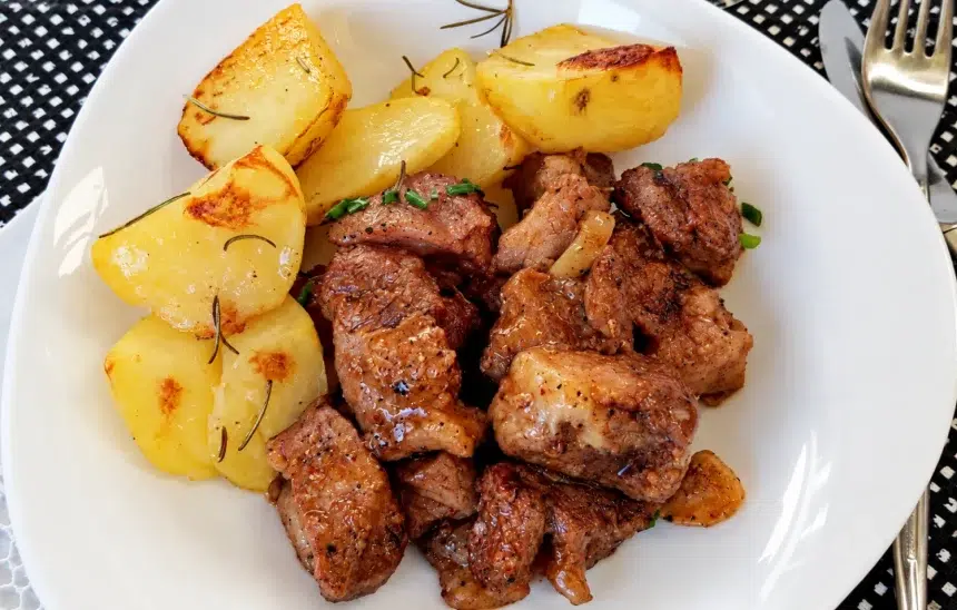 Мариновано свинско с вино и чесън (Carne Vinha d’alhos)