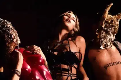 EL MA и нейната "Julie": между Италия, морето, лятото и любовта