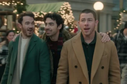 Jonas Brothers посрещат празниците с "Coming Home This Christmas"