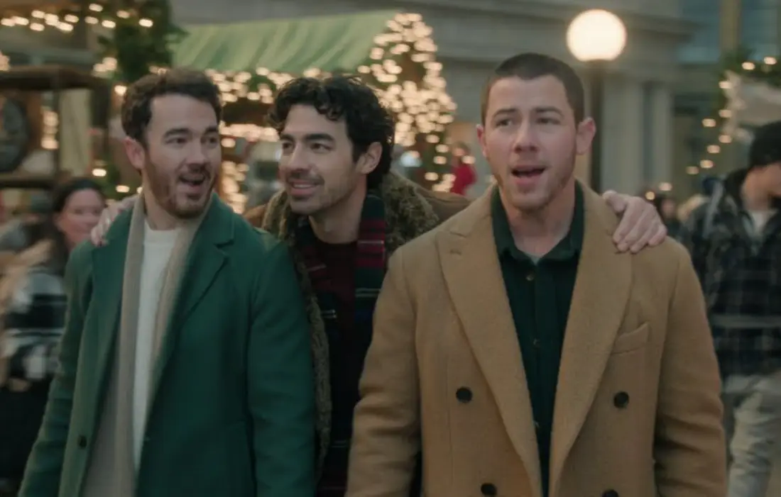 Jonas Brothers посрещат празниците с "Coming Home This Christmas"