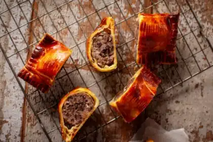 Рулца с наденица