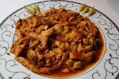 Шкембе с гъби в гювеч