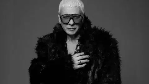 Оригиналната "Власт" на Стенли оживява в ново видео