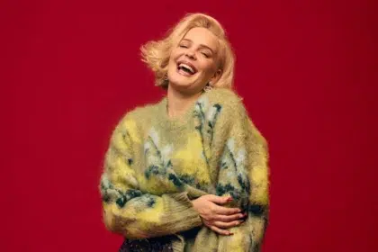 Ан-Мари със свежа нова версия на коледния хит "Merry Xmas Everybody"