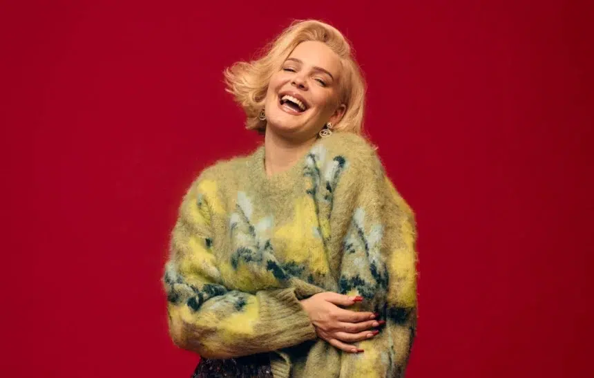 Ан-Мари със свежа нова версия на коледния хит "Merry Xmas Everybody"