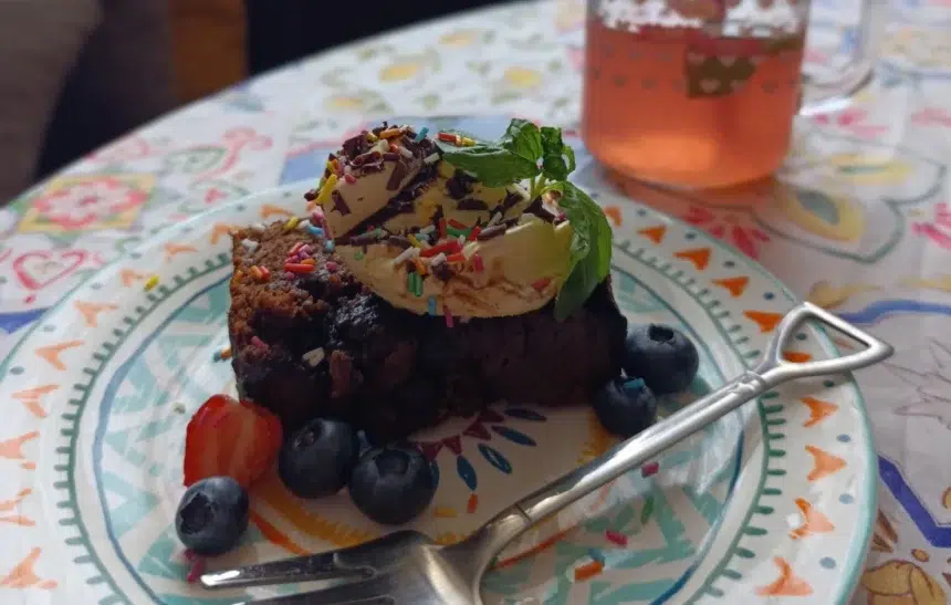 Бананов кекс с какао и боровинки