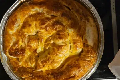 Баница с майонеза – бърза, мека и с щипка "звезден" вкус