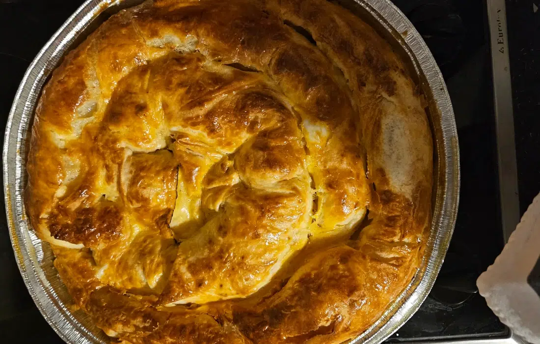 Баница с майонеза – бърза, мека и с щипка "звезден" вкус