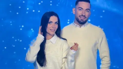 Дамян Попов и Миа подаряват нов живот на "Коледен звън"