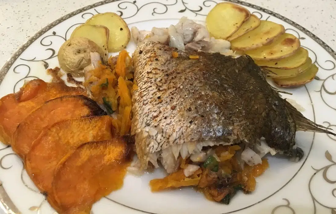 Минокоп с моркови и пресен лук на фурна