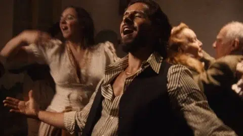 Папи Ханс представи "Умирам да живея" със съветски привкус