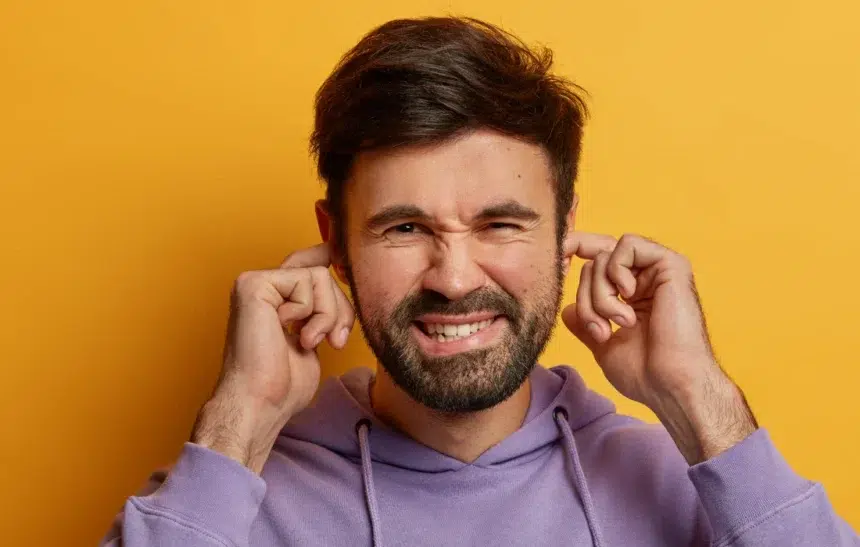 Как да се справите с шума в ушите?