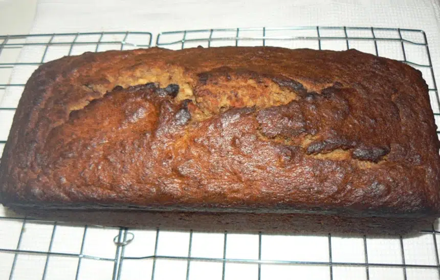 Бананов кекс с нарязани ядки