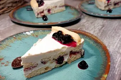 Бишкотена торта с боровинки