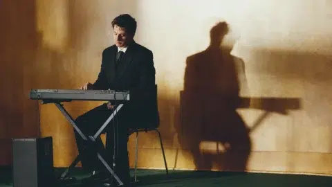 Ново в плейлиста на СЛЕД 5: Чарли Пут и "Beat Yourself Up"