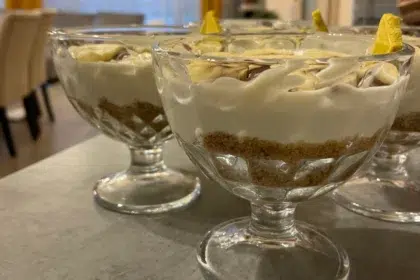 Чийзкейк с портокалови корички в чаша